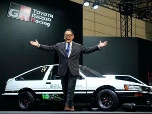 Read more about the article Toyota CEO Bashes EVs with an Aggressive Statement, Buy Why?